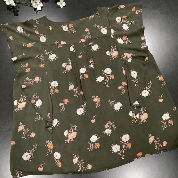 Torrid Floral Pin Tuck Button Front Flutter Ruffle Sleeve Yoked Top Army Green - Picture 13 of 16